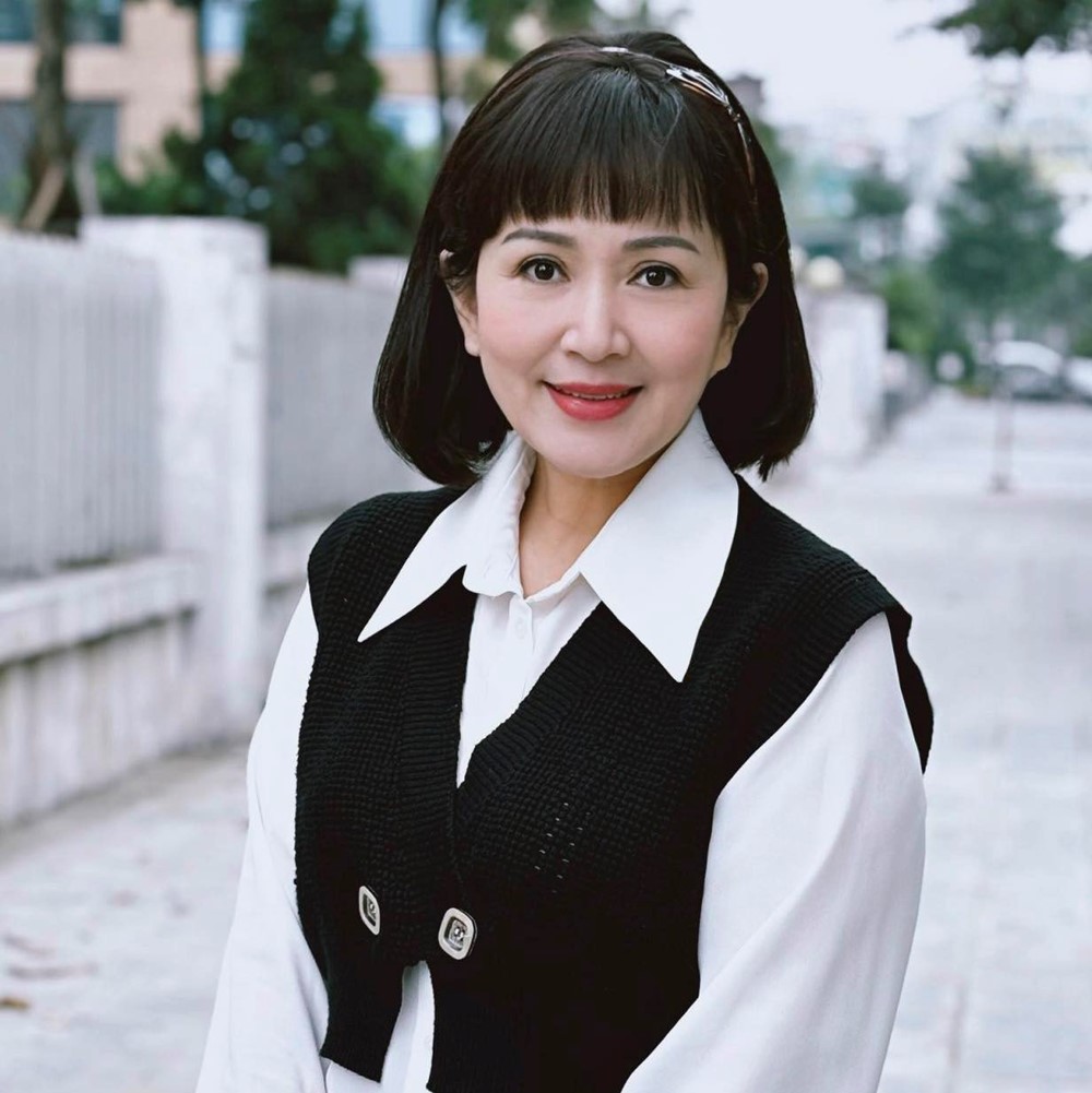 'Bà cố vấn' duy nhất Việt Nam là 'Nữ hoàng ảnh lịch', từng giữ chức Phó Giám đốc, 47 tuổi được phong tặng danh hiệu cao quý - ảnh 4