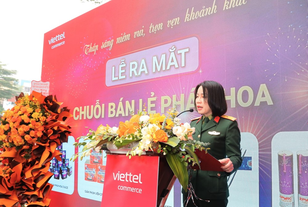 Viettel bán pháo hoa - ảnh 1