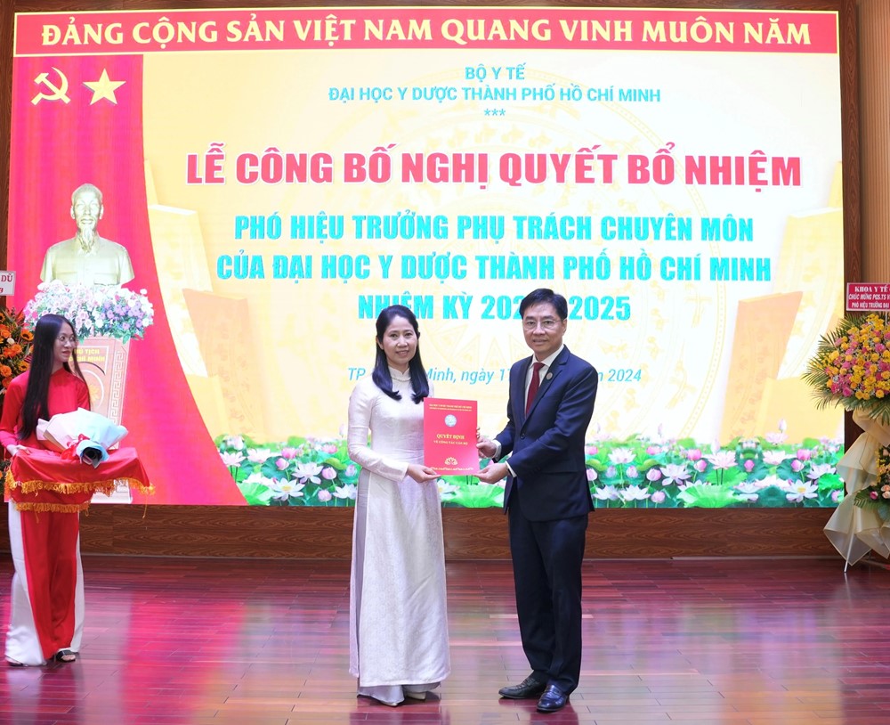 Bác sĩ người Việt được WHO giao nhiệm vụ quan trọng, là PGS, Tiến sĩ, Phó Hiệu trưởng trường Y, nhà có 3 thế hệ bác sĩ nội trú sản khoa - ảnh 3