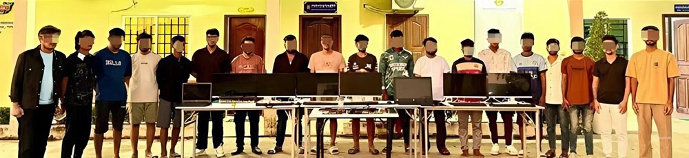 Bắt 27 người Việt tại Campuchia, tịch thu 39 màn hình, 11 CPU, 100 điện thoại cùng nhiều thẻ sim - ảnh 1