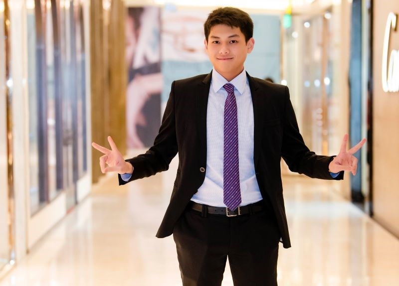 Cậu út gia tộc hàng hiệu danh giá nhất Việt Nam, 26 tuổi làm Phó Tổng Giám đốc, từng du học Anh, sống rất kín tiếng - ảnh 1