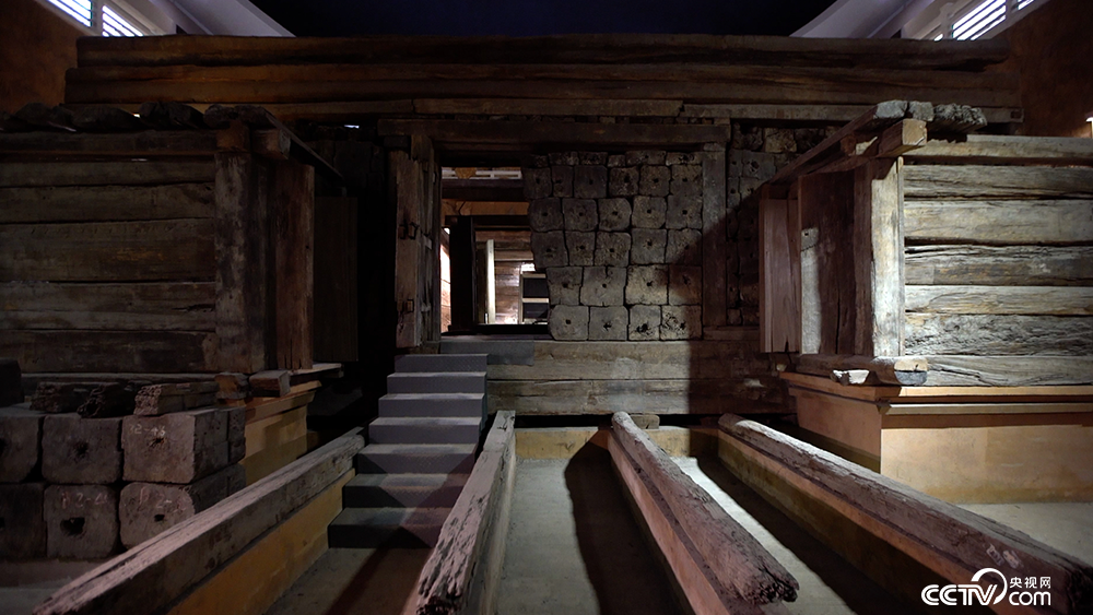 Phong tỏa khẩn cấp, thu giữ kho báu trị giá hơn 8.900 tỷ đồng bên dưới móng của một căn biệt thự do thợ xây phát hiện - ảnh 3