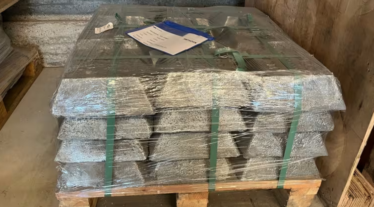 Vận chuyển 300 tấn 'kho báu' cất vào hầm dưới lòng đất, cửa nặng 4 tấn, bịt kín không cửa sổ - ảnh 2