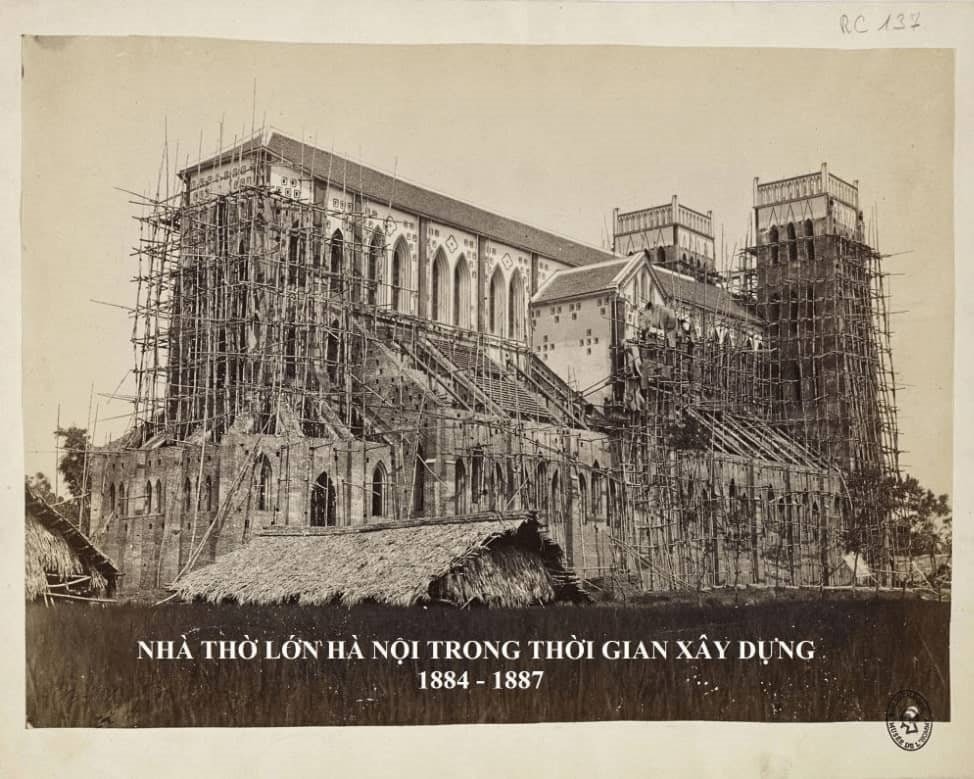 Nhà thờ hơn 140 năm tuổi của Thủ đô do người Pháp xây dựng trên đất chùa cổ, từng phải bán 16.000 vé số 1 đồng để có tiền hoàn thiện - ảnh 2