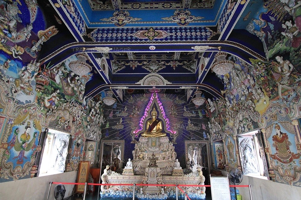 Ngôi đền duy nhất thế giới có tượng David Beckham bằng vàng, 'thờ' người nhện, chuột Mickey và nhà khoa học thiên tài Albert Einstein - ảnh 2