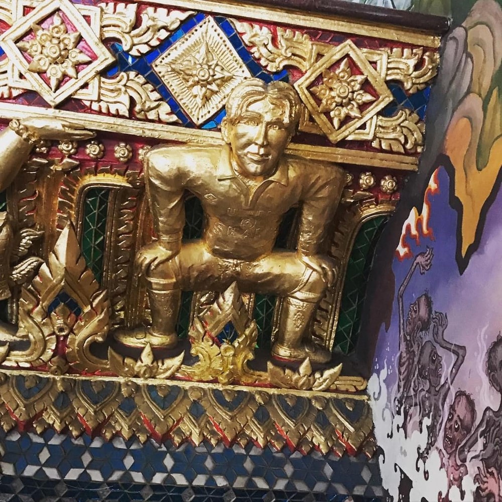 Ngôi đền duy nhất thế giới có tượng David Beckham bằng vàng, 'thờ' người nhện, chuột Mickey và nhà khoa học thiên tài Albert Einstein - ảnh 3