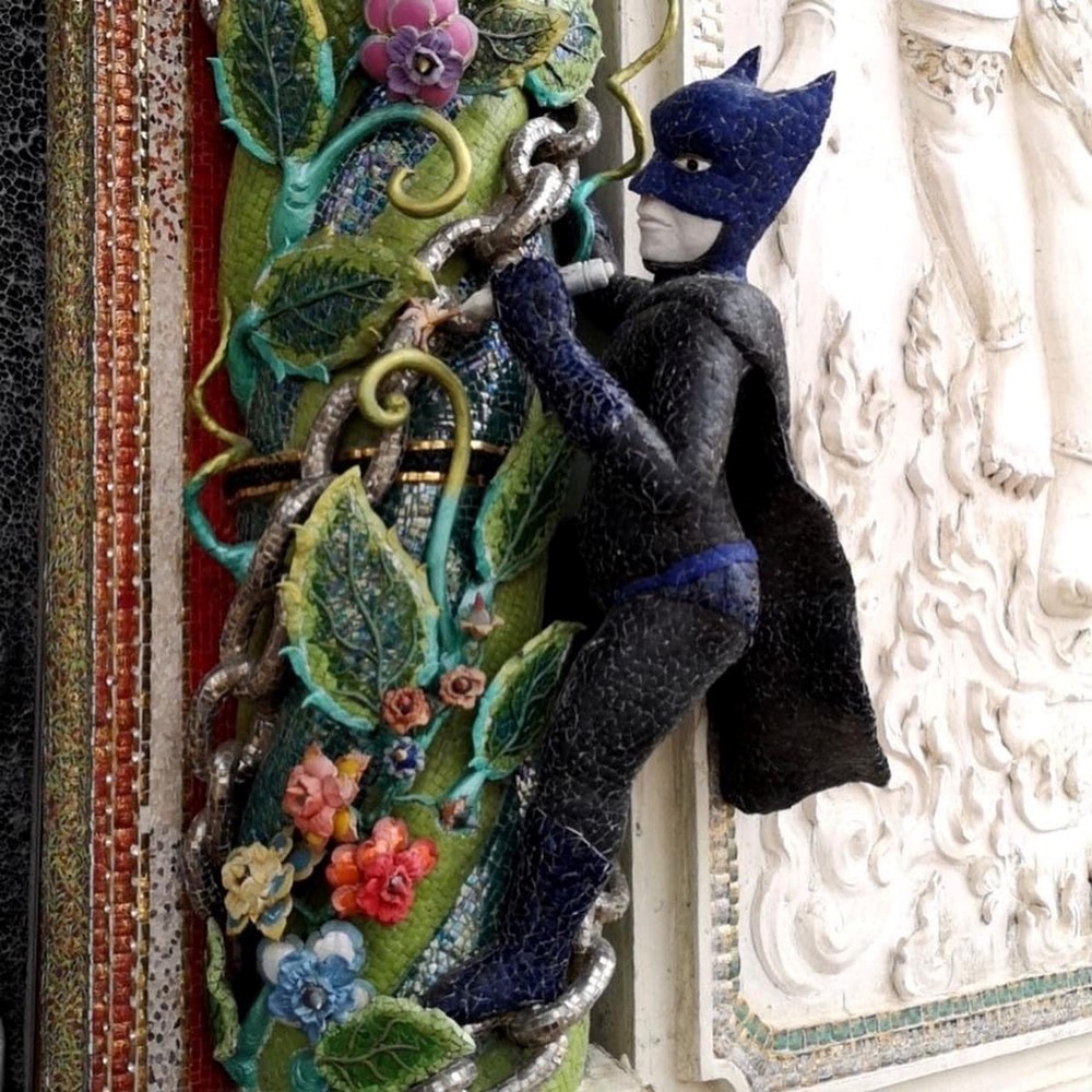 Ngôi đền duy nhất thế giới có tượng David Beckham bằng vàng, 'thờ' người nhện, chuột Mickey và nhà khoa học thiên tài Albert Einstein - ảnh 4