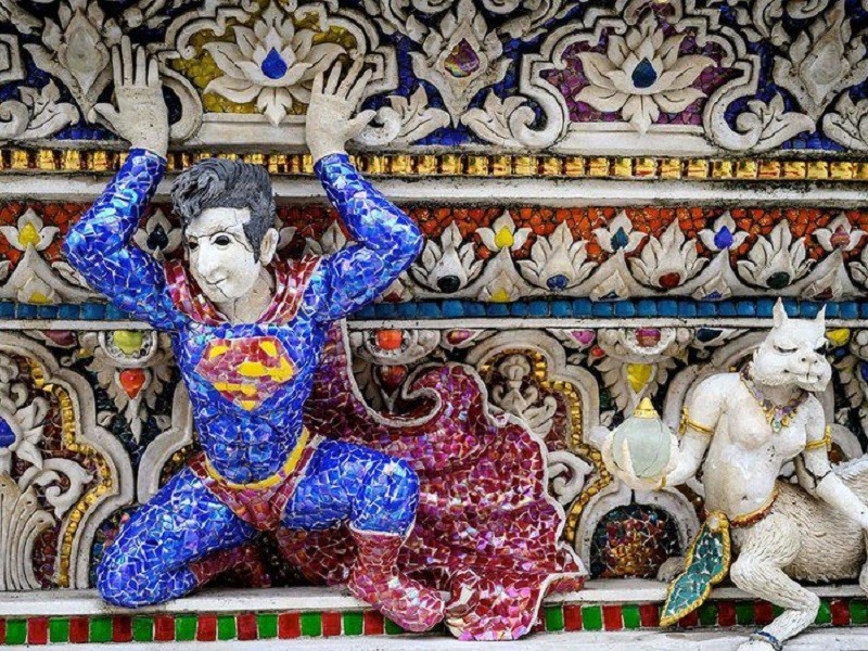 Ngôi đền duy nhất thế giới có tượng David Beckham bằng vàng, 'thờ' người nhện, chuột Mickey và nhà khoa học thiên tài Albert Einstein - ảnh 5