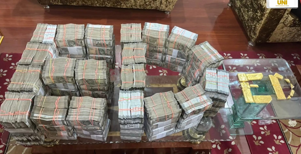 Phong tỏa khẩn cấp một đại lý du lịch, tịch thu 13 tỷ đồng tiền mặt chất thành đống, 6kg vàng, 313kg bạc - ảnh 2