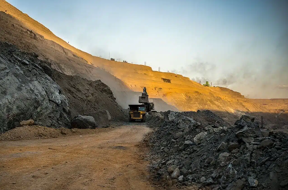 Phong tỏa mỏ vàng trữ lượng 61 triệu tấn tại một tỉnh miền Đông - ảnh 1