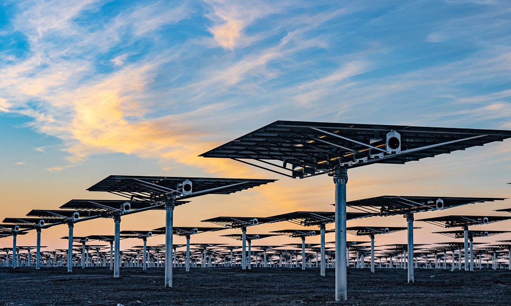 Huy động nguồn lực khổng lồ, tiêu tốn 15.000 tỷ, lắp đặt hơn 25.500 tấm gương xây 'tháp vàng' đồ sộ giữa lòng sa mạc lớn nhất châu Á - ảnh 2