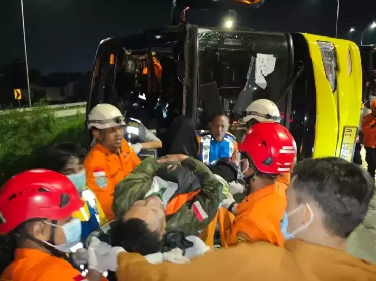 Xe buýt mất lái trên đường cao tốc khiến 16 người thiệt mạng: Xe không đủ điều kiện vẫn liều mạng lưu thông - ảnh 3