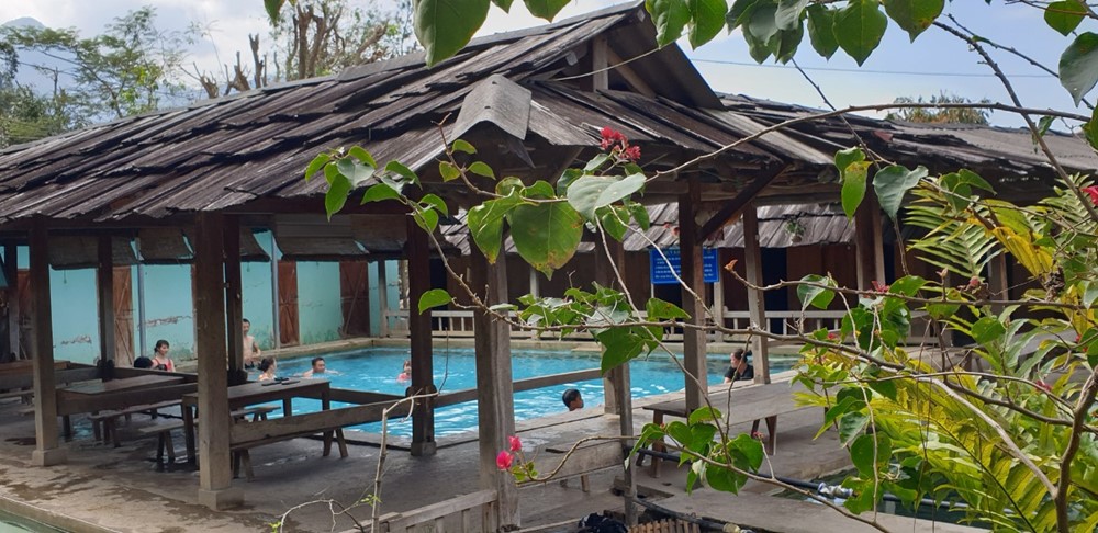 Ngôi làng được ví như miền quê cổ tích, cách Hà Nội 300km, nơi có 100 ngôi nhà lợp bằng gỗ độc đáo nhất Việt Nam - ảnh 2