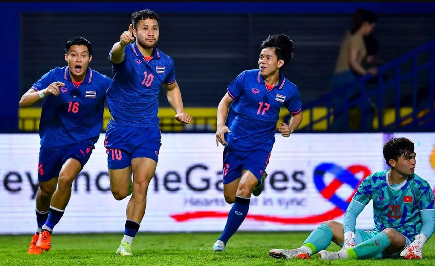 Sao U22 Thái Lan từng ‘xé lưới’ Việt Nam bất ngờ đi tu - ảnh 2