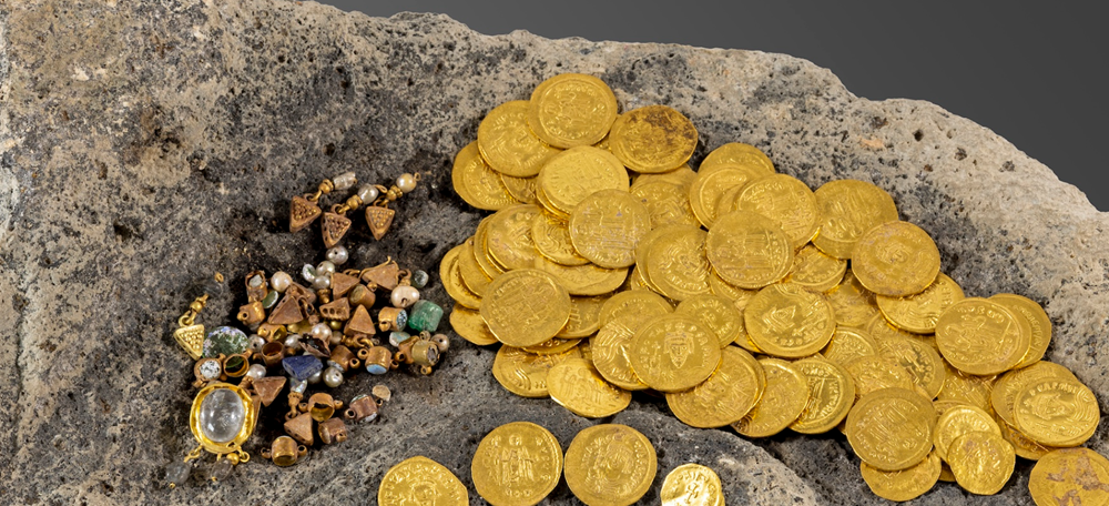 Phong tỏa khẩn cấp khu đất nông nghiệp bí ẩn, phát hiện 'kho báu' 2.500 năm tuổi - ảnh 1