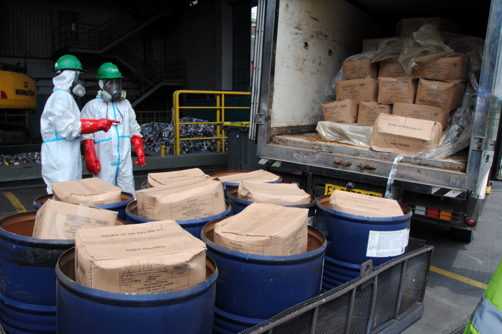 Mỹ tức tốc thu hồi tôm đông lạnh, trả lại 6.000 tấn 'hải sản bẩn' cho nền kinh tế lớn nhất Đông Nam Á - ảnh 1