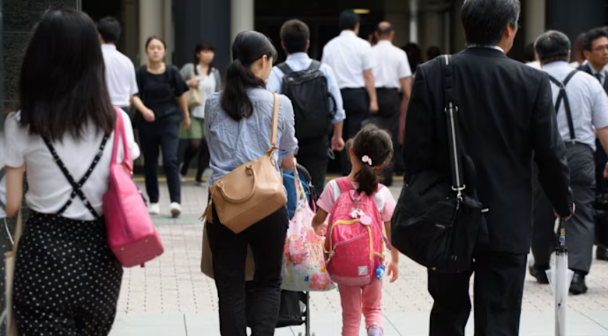 Nền kinh tế lớn thứ 4 thế giới đối diện khủng hoảng sớm hơn 16 năm, Chính phủ nỗ lực giải cứu trong vô vọng - ảnh 1