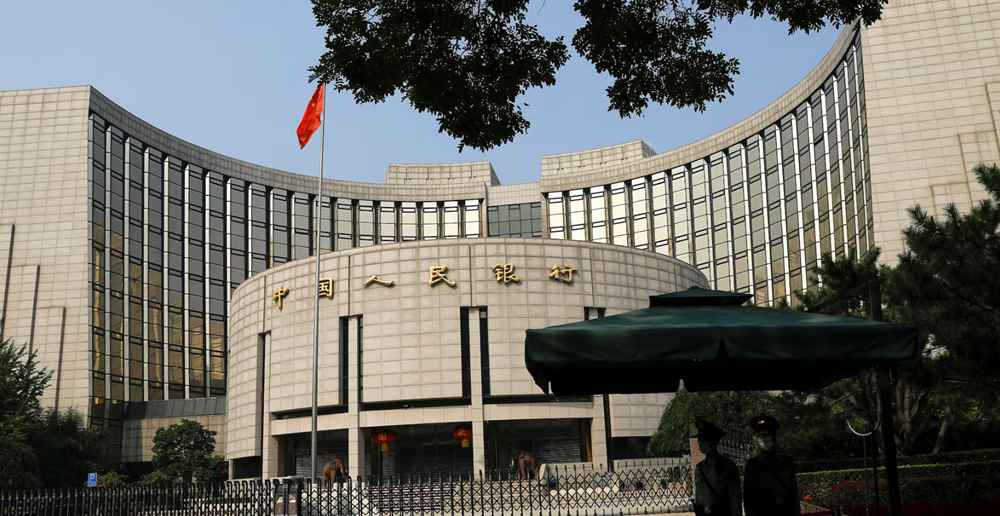 Đi ngược Phố Wall, Trung Quốc ra quyết định thận trọng giữa cơn bão chính sách toàn cầu - ảnh 1