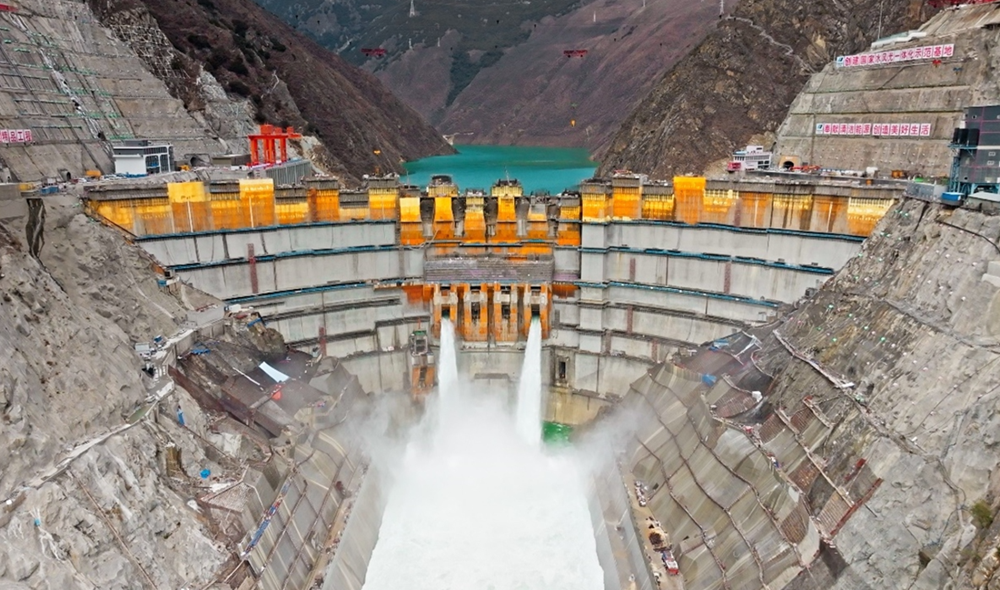 Láng giềng Việt Nam xây dựng nhà máy thủy điện đập vòm ở độ cao gần 3.000m, có khả năng giảm hơn 7 triệu tấn khí CO2 - ảnh 1
