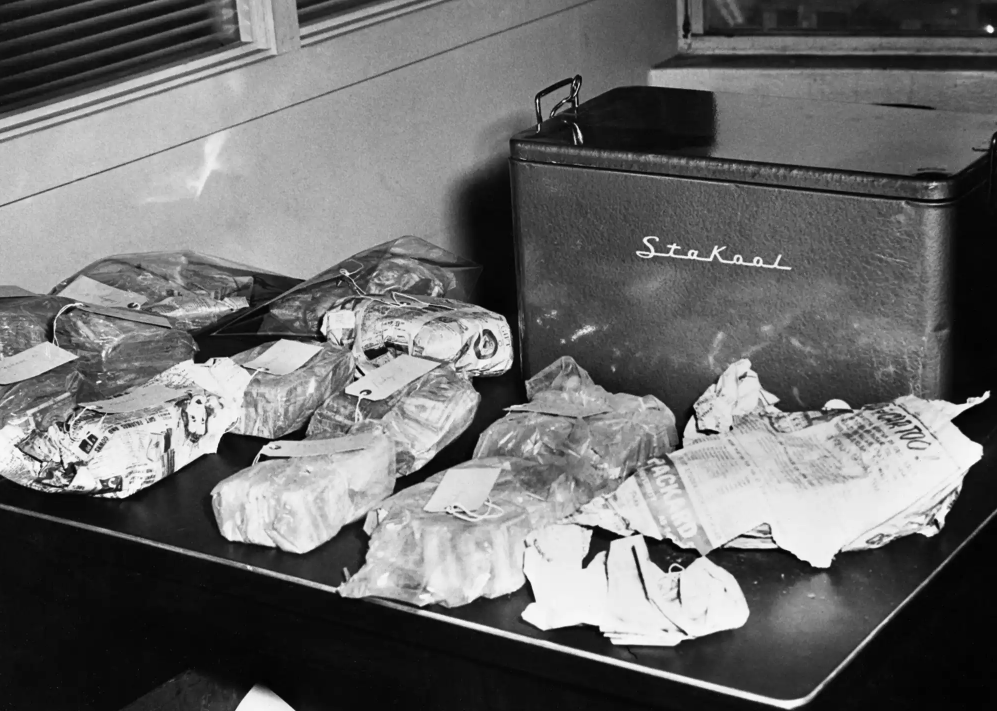 Băng nhóm 11 người xông thẳng vào tòa nhà công ty, cuỗm đi hơn 657 tỷ tiền mặt và séc - ảnh 1