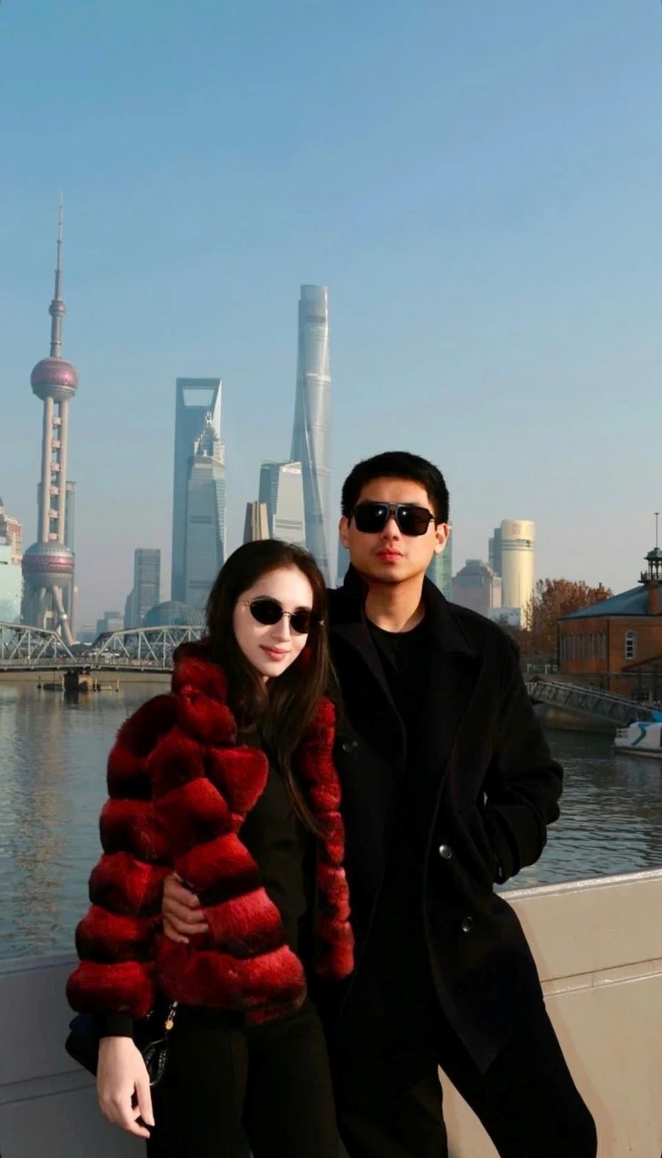 Thiếu gia gia tộc nghìn tỷ khoe ảnh tình tứ bên bạn gái thân thế 'bí ẩn' - ảnh 1