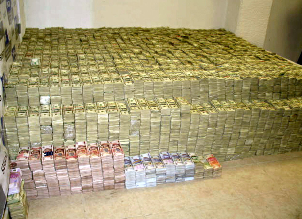 Thu giữ khẩn cấp hơn 2 tấn tiền mặt trị giá 5.000 tỷ đồng của một Giám đốc doanh nghiệp - ảnh 2