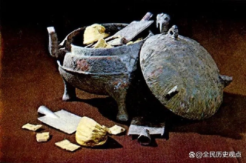 Phong tỏa khẩn cấp, thu giữ một kho vàng trị giá 11.284 tỷ do nông dân tìm được khi đào móng nhà - ảnh 1