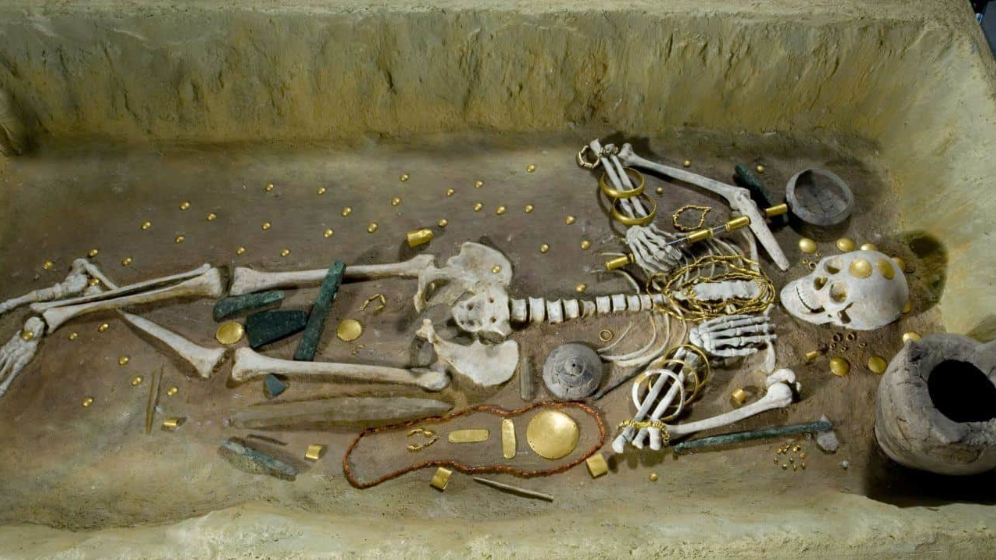 Phong tỏa khẩn cấp, thu giữ 6,5kg vàng do người lái máy xúc phát hiện - ảnh 3