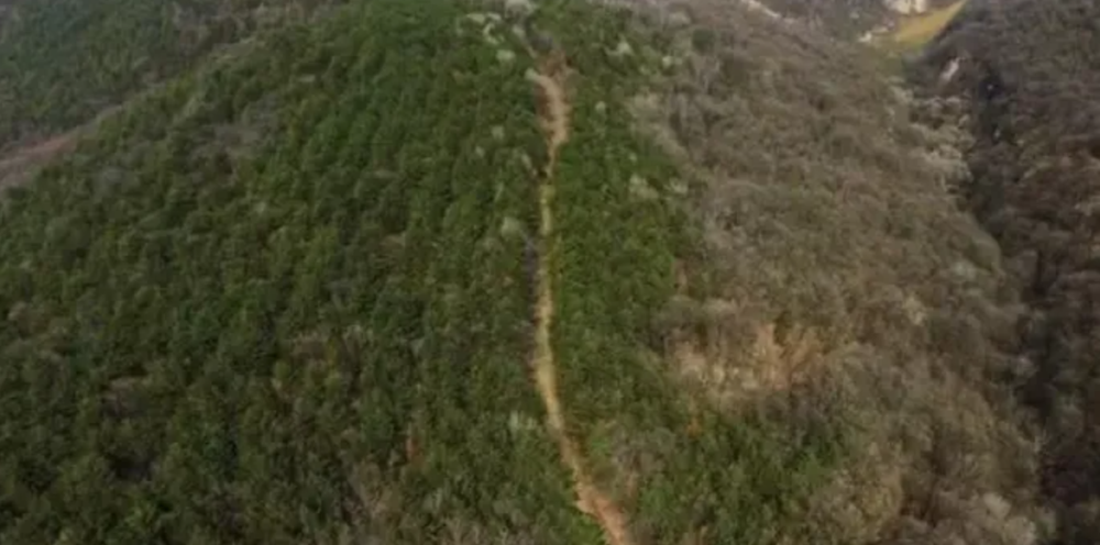 Phát hiện gây chấn động lịch sử: Đào núi, lấp thung lũng xây 'cao tốc' từ hơn 2.000 năm trước - ảnh 1