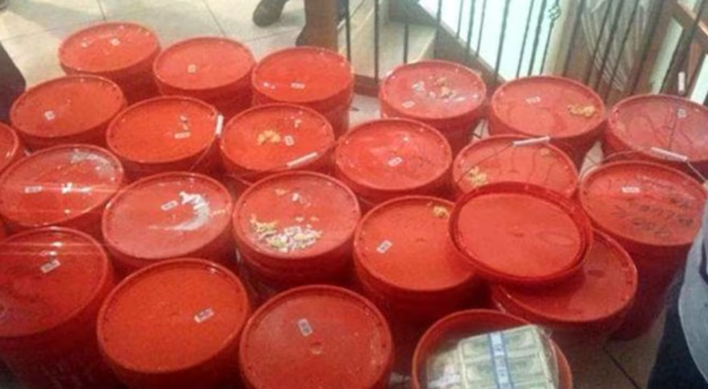 Khám xét khẩn cấp nhà riêng, tịch thu đống tiền mặt trị giá 630 tỷ đồng của một chủ doanh nghiệp - ảnh 1