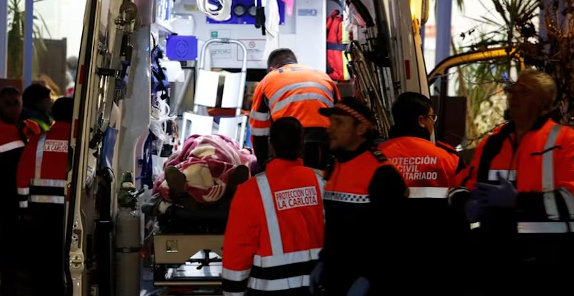 Tàu cao tốc trật bánh, hất văng tàu đối diện khỏi đường ray, toàn bộ hiện trường phong tỏa khẩn cấp: Ít nhất 21 người thiệt mạng, 15 người nguy kịch  - ảnh 2