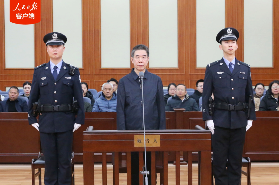 Nguyên Phó Chủ tịch ngân hàng nhận án 18 năm tù vì ăn hối lộ hơn 153 tỷ đồng - ảnh 1