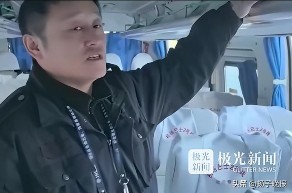 Phát hiện 1kg vàng miếng cùng nhiều kim loại quý, trị giá hơn 7,5 tỷ đồng nằm chỏng chơ trên xe buýt - ảnh 1