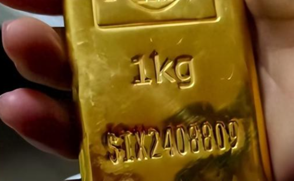 Phát hiện 1kg vàng miếng cùng nhiều kim loại quý, trị giá hơn 7,5 tỷ đồng nằm chỏng chơ trên xe buýt - ảnh 2