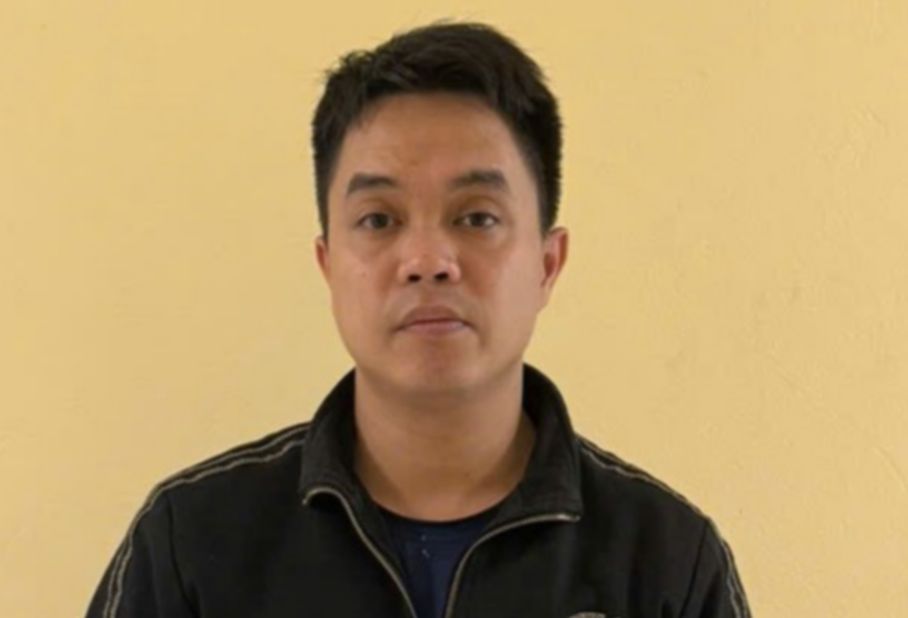 Thu giữ toàn bộ 2.392 chai tương ớt, khởi tố Giám đốc Nguyễn Minh Quang sinh năm 1992 - ảnh 1