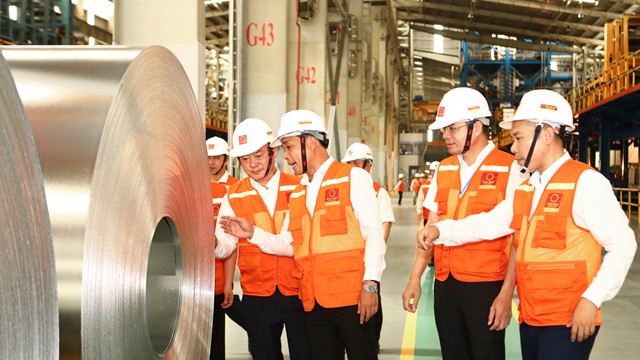 Tập đoàn Hoa Sen sản xuất thành công tôn siêu bền Hoa Sen Mag Shield