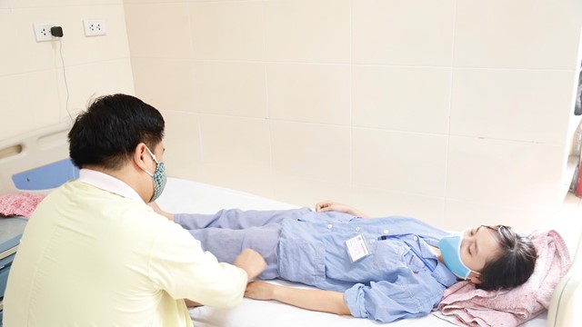 Cách tính mức hưởng chế độ ốm đau dài ngày theo quy định mới