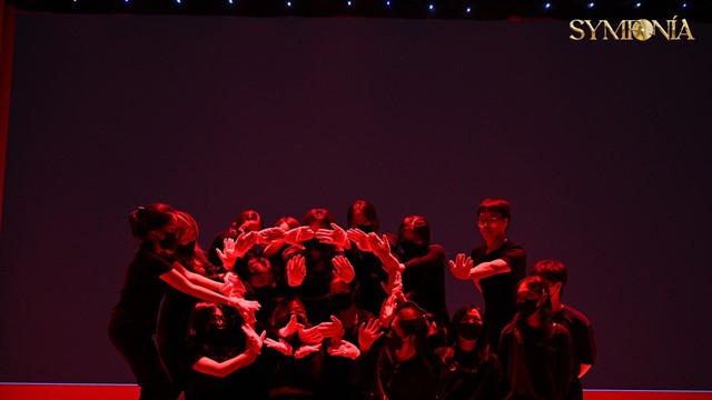 Khám phá sân khấu nghệ thuật của Halloween trường Báo