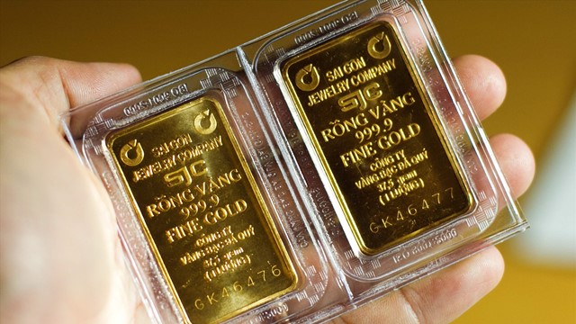 Giá vàng hôm nay 6/12: Tiếp tục lao dốc sau dữ liệu kinh tế tích cực