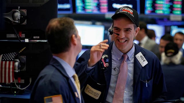 Chứng khoán Mỹ thăng hoa nhờ Fed, Dow Jones lại lập kỷ lục mới