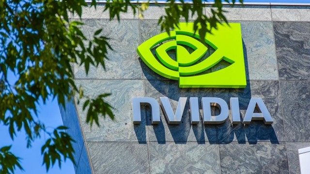 Cơn sốt AI chững lại: Nasdaq giảm điểm trước báo cáo của Nvidia và Fed