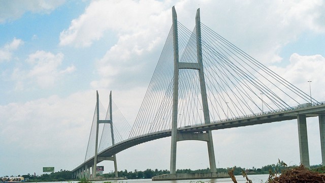 Cây cầu dây văng đầu tiên của Việt Nam, là tuyến đường mở rộng cánh cửa ra - vào miền Tây Nam Bộ