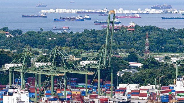 Hai cảng container hàng đầu Đông Nam Á tắc nghẽn nghiêm trọng