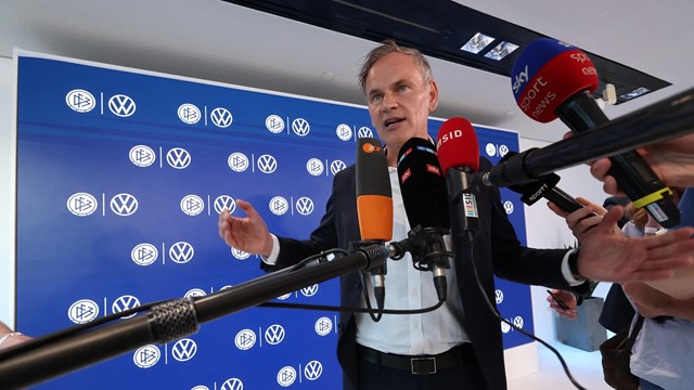 Đức kêu gọi EU bỏ phiếu không đánh thuế xe điện Trung Quốc nhưng bất thành, CEO Volkswagen đưa ra cảnh báo nghiêm trọng