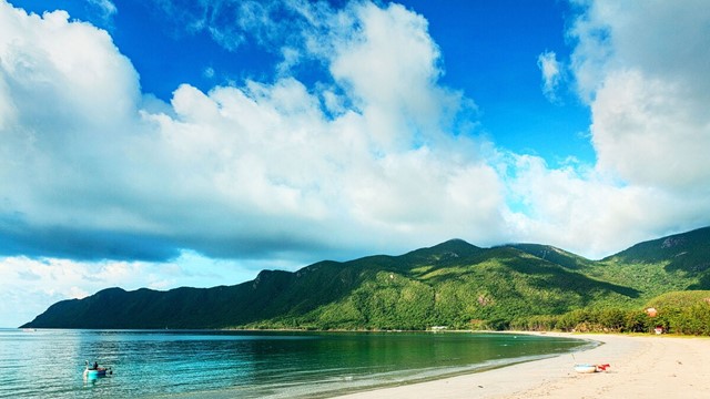 'Hòn ngọc giữa biển Đông' của Việt Nam kích cầu du lịch mùa thấp điểm, giảm tới 30% giá dịch vụ