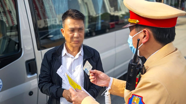 Có thể đổi bằng lái xe tích hợp khi đang bị tước quyền sử dụng bằng lái không?