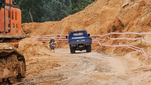 Cấm các phương tiện lưu thông vào ban đêm qua cung đường đèo nối liền hai thành phố du lịch nổi tiếng của Việt Nam