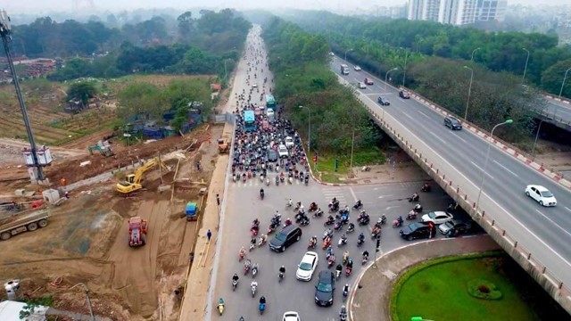 Từ ngày mai, các phương tiện chỉ được lưu thông 1 chiều trên đường gom đại lộ dài và rộng nhất Việt Nam 