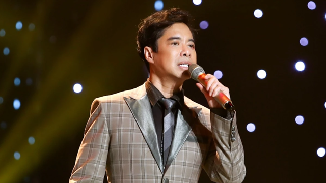 Nam nghệ sĩ Vbiz từng dùng 1.000 cây vàng để đúc tượng mình, ở nhà dát vàng, nay tự nhận ‘nghèo nhất showbiz Việt’