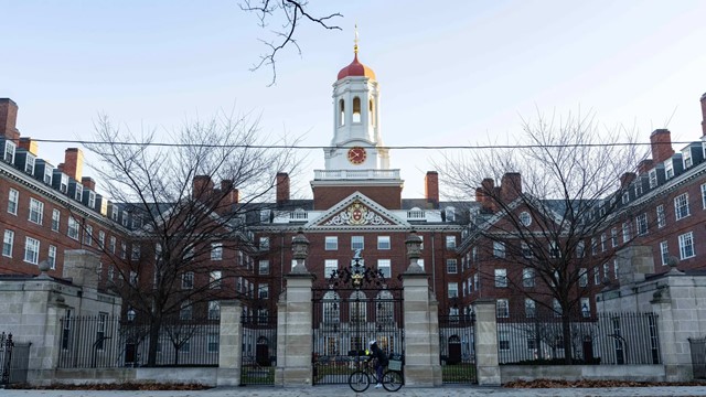 Harvard tuyên bố miễn học phí, bao cả chi phí ăn ở, hàng nghìn sinh viên hưởng lợi